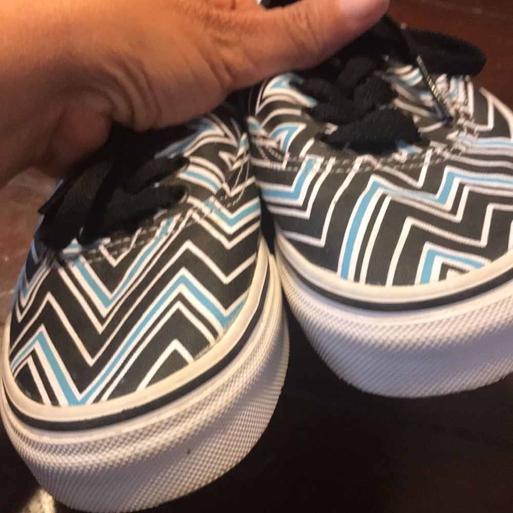 Vans - Picture 2 of 6